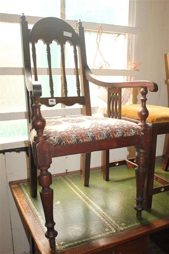 Persian wooden chair(-)